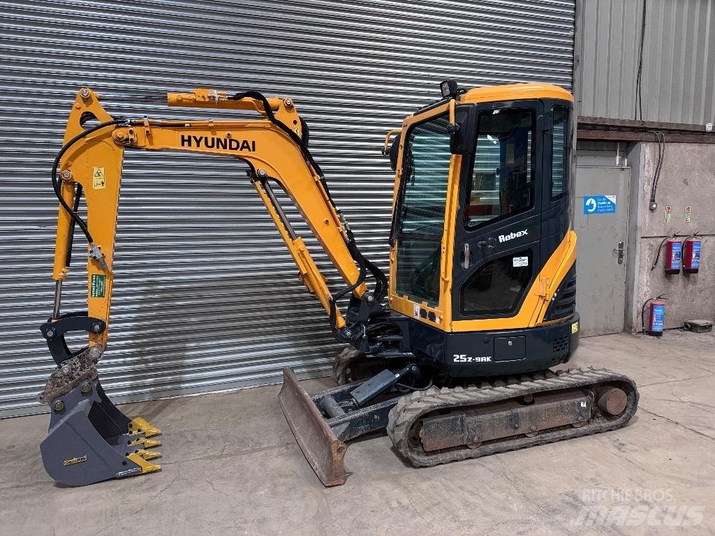 Hyundai R25Z-9 AK Mini rýpadla < 7t
