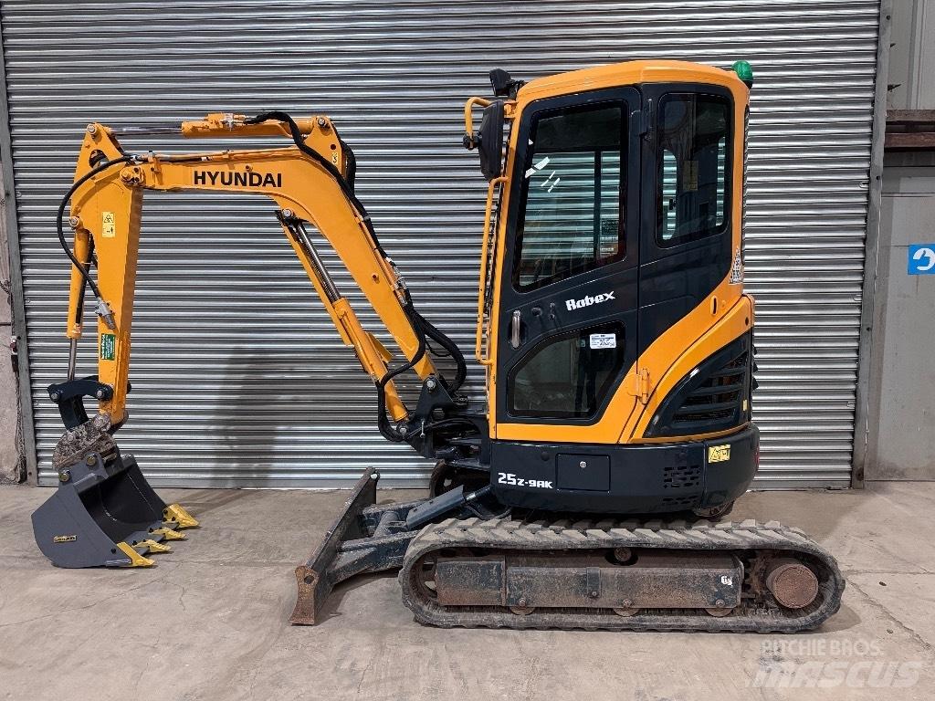 Hyundai R25Z-9 AK Mini rýpadla < 7t