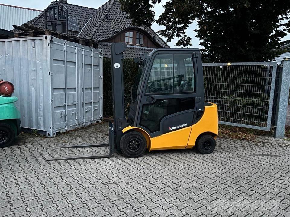 Jungheinrich DFG 320 Dieselové vozíky