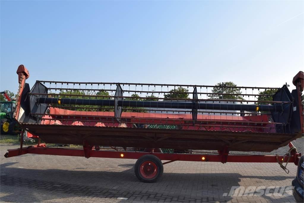 Case IH 1680 Axial Sklízecí mlátičky