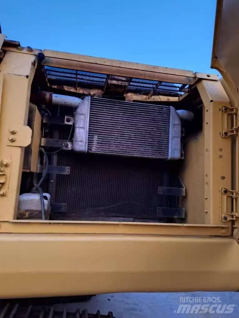 Komatsu PC 200-7 Pásová rýpadla