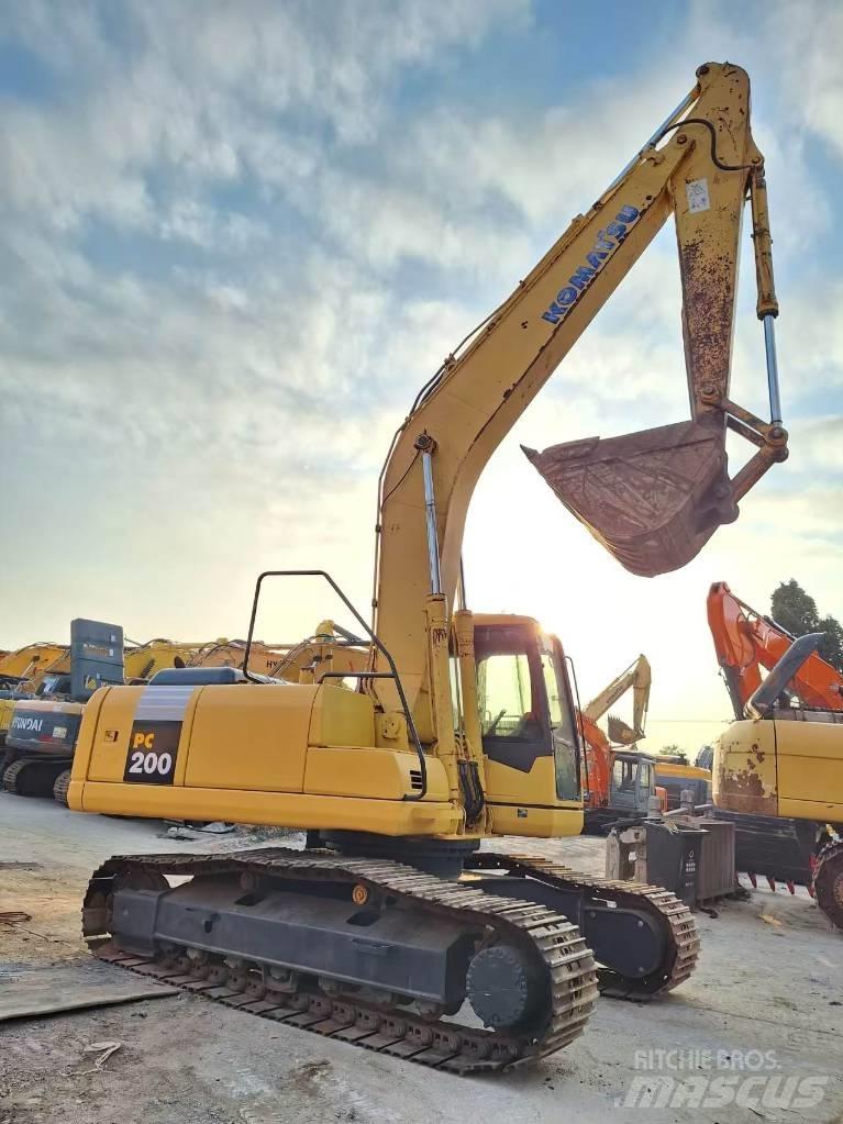 Komatsu PC 200-7 Pásová rýpadla