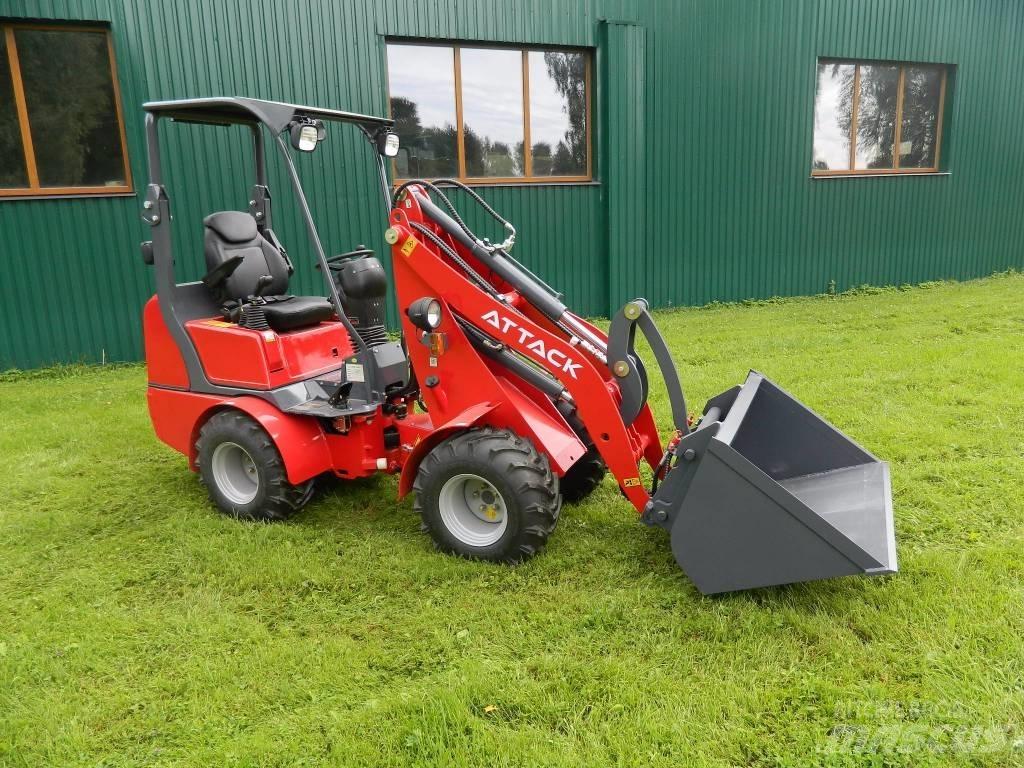 Attack 810 K26 Kompaktní traktory