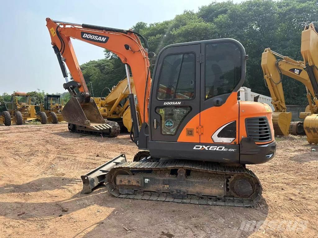 Doosan DX 60 Pásová rýpadla