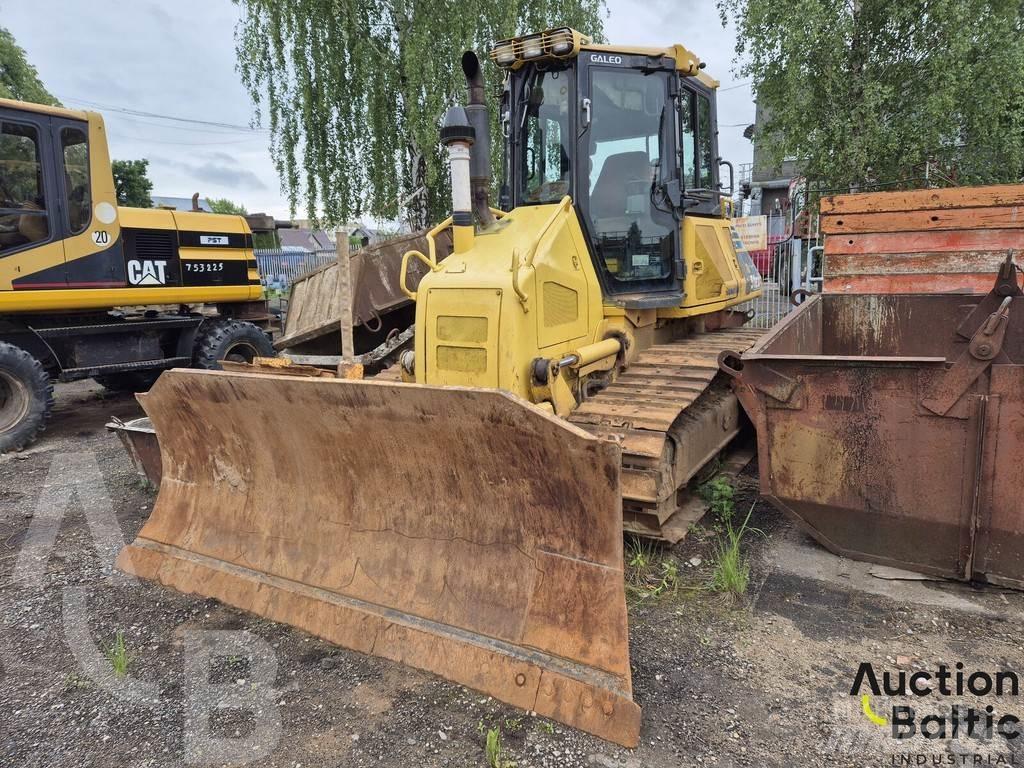 Komatsu D51EX-22 Pásové dozery