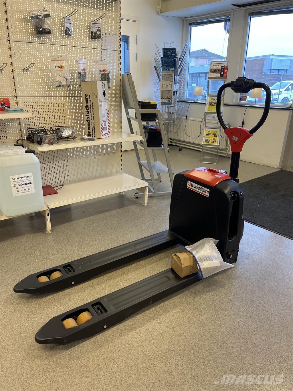 EP Equipment F4 Ručně vedené vysokozdvižné vozíky