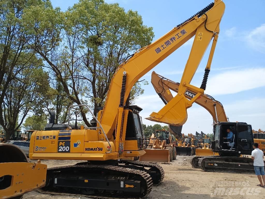 Komatsu PC 200-8 Pásová rýpadla