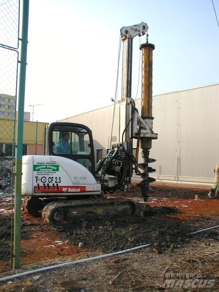 Tescar CF2.5 Pilířové jeřáby