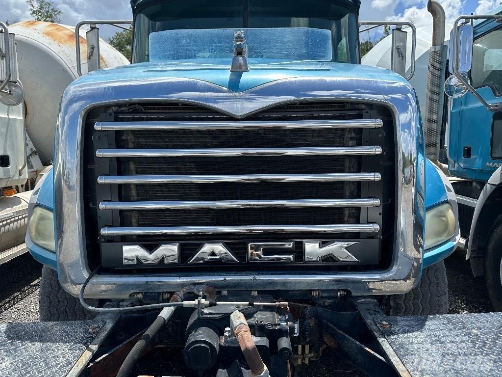 Mack GU 800 Další