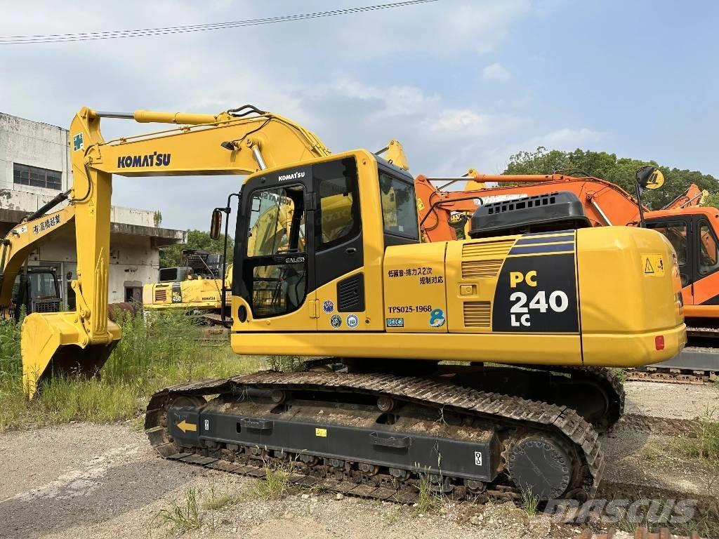 Komatsu PC240-8 Pásová rýpadla
