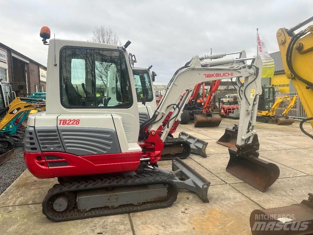 Takeuchi TB228 Mini rýpadla < 7t
