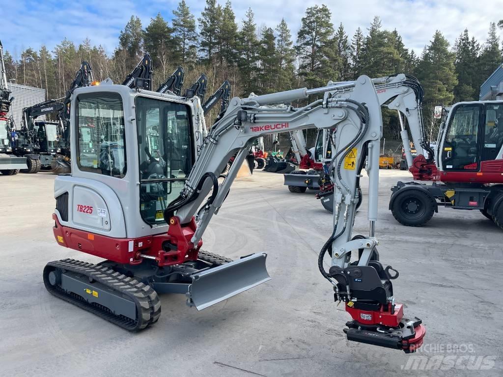 Takeuchi TB 225 Mini rýpadla < 7t