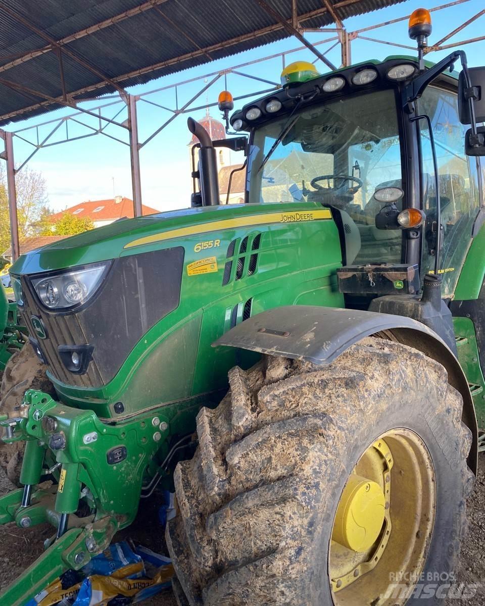 John Deere 6155R Traktory