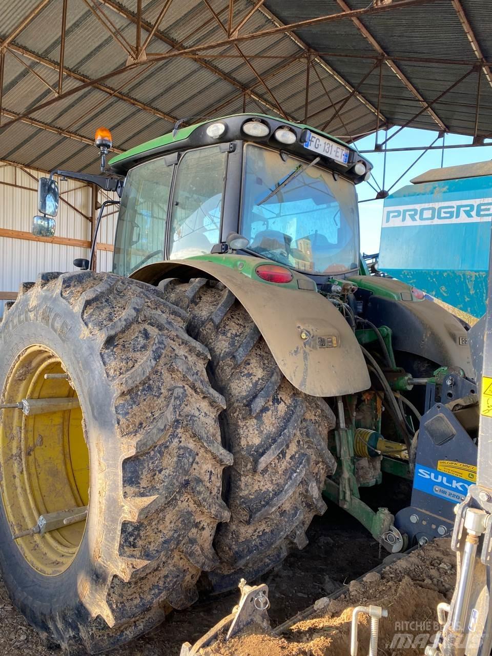 John Deere 6155R Traktory