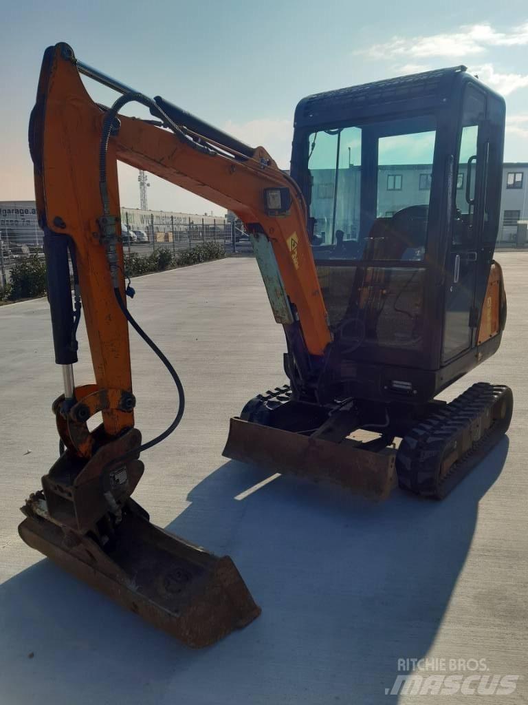Hanix N 15B Mini rýpadla < 7t