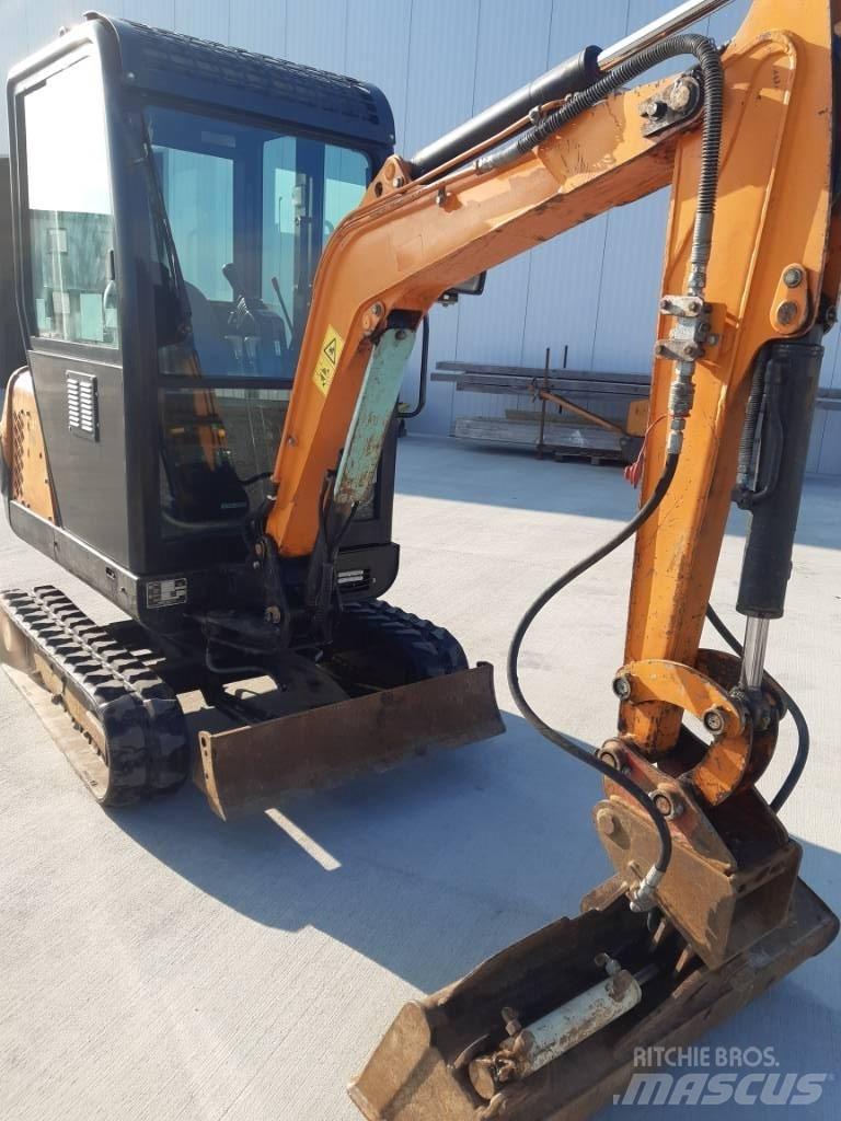 Hanix N 15B Mini rýpadla < 7t