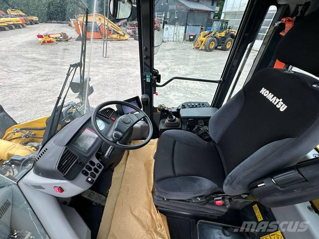 Komatsu WA 270-8 Kolové nakladače