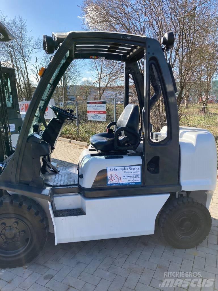 Nissan YG1D2A32Q Dieselové vozíky