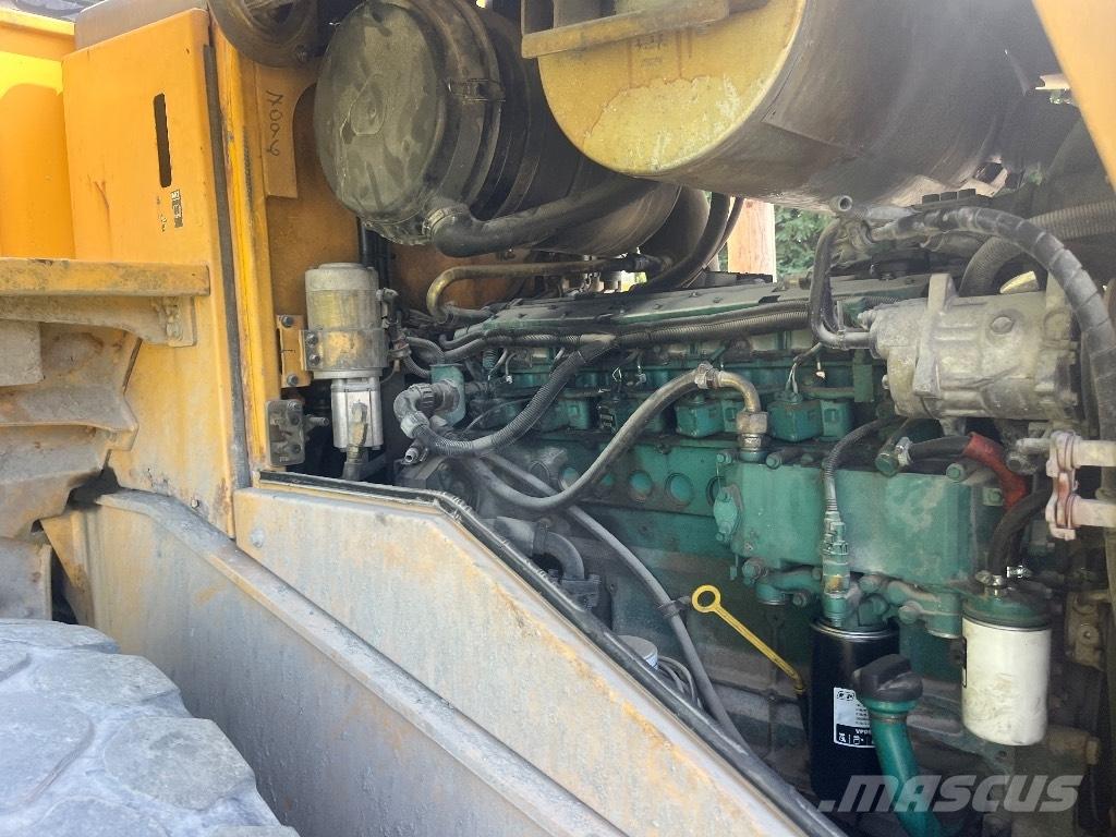 Volvo L 120 E Kolové nakladače