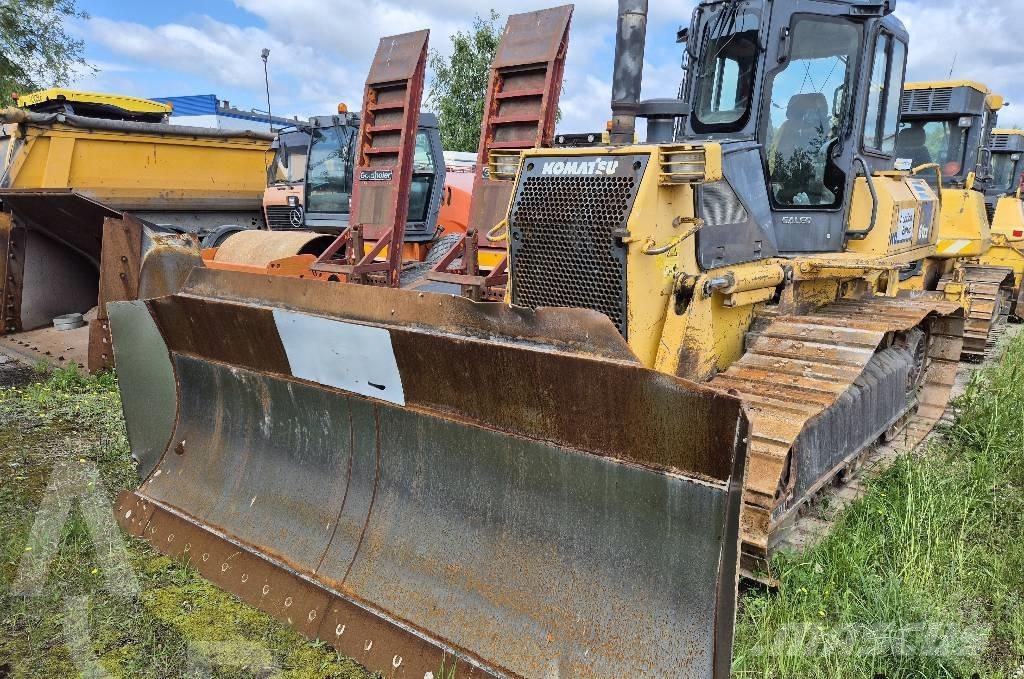 Komatsu D 61 EX-15 Pásové dozery