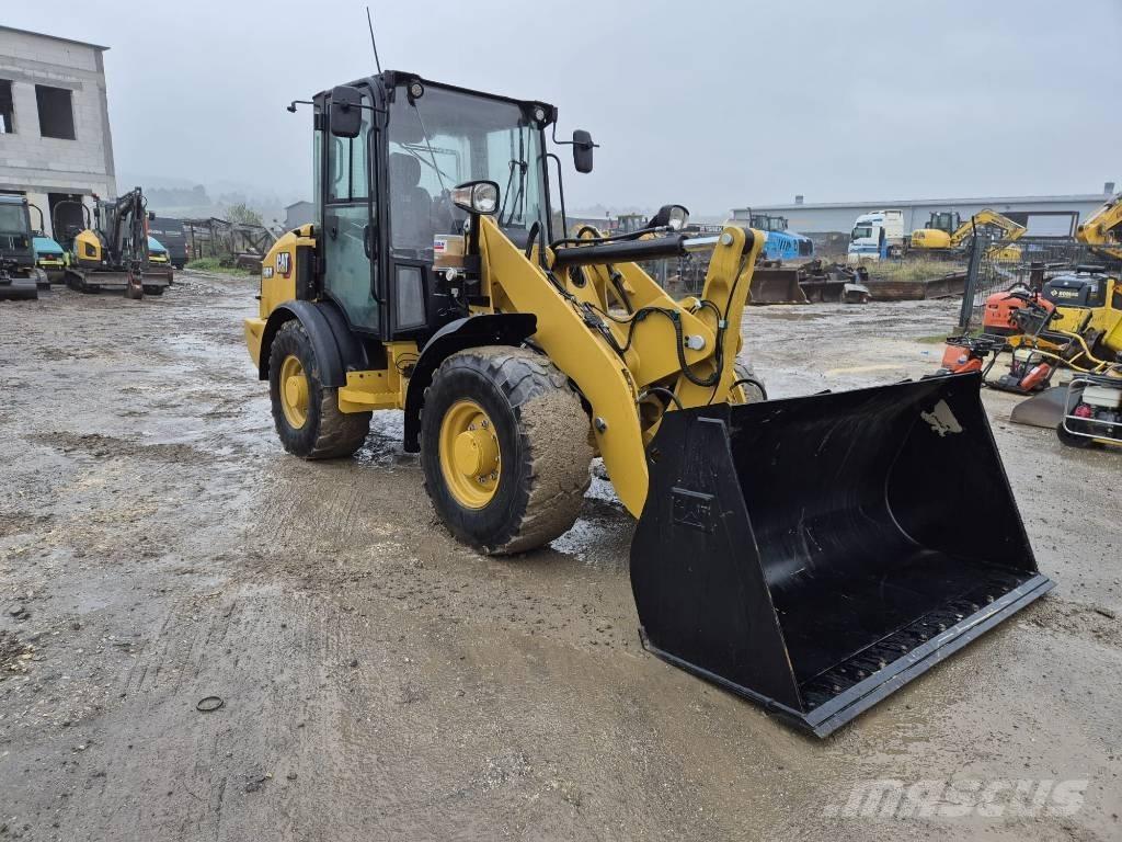 CAT 906M Kolové nakladače