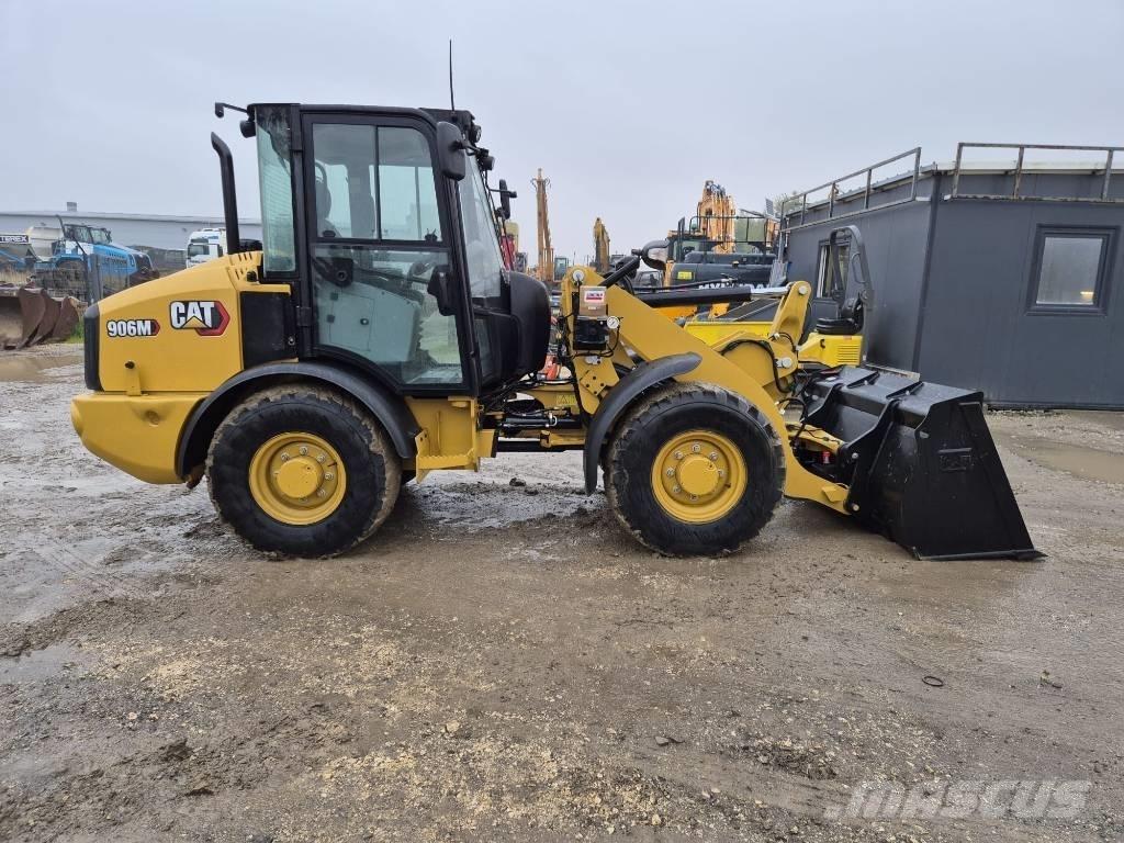 CAT 906M Kolové nakladače