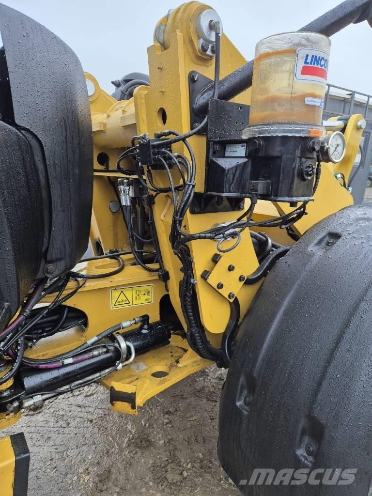 CAT 906M Kolové nakladače