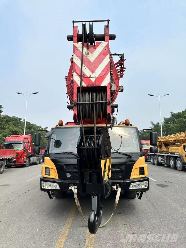 Sany STC1000T Univerzální terénní jeřáby