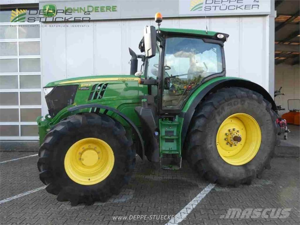 John Deere 6215R Traktory