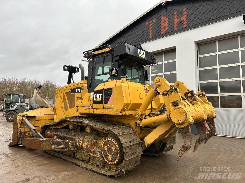 CAT D 7 E Pásové dozery