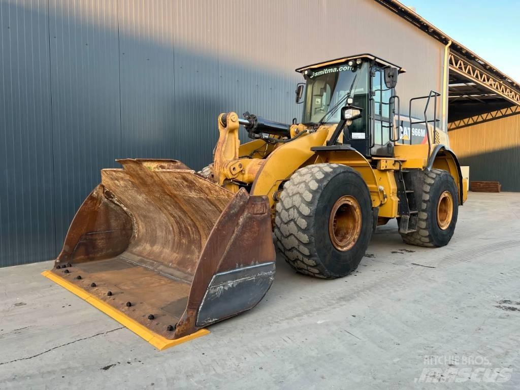 CAT 966M Kolové nakladače