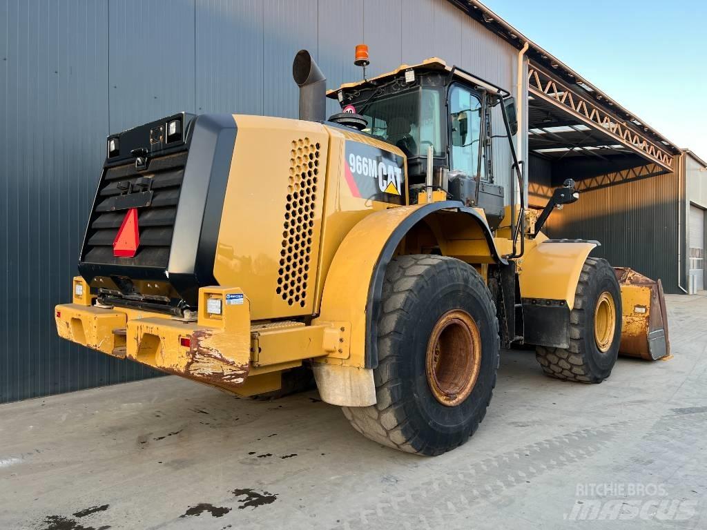 CAT 966M Kolové nakladače