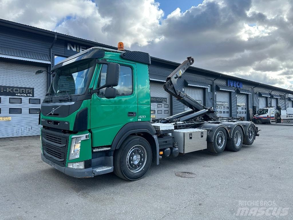 Volvo FM 420 8x2/4 Hákový nosič kontejnerů