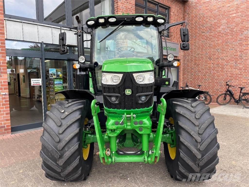 John Deere 6120R Traktory
