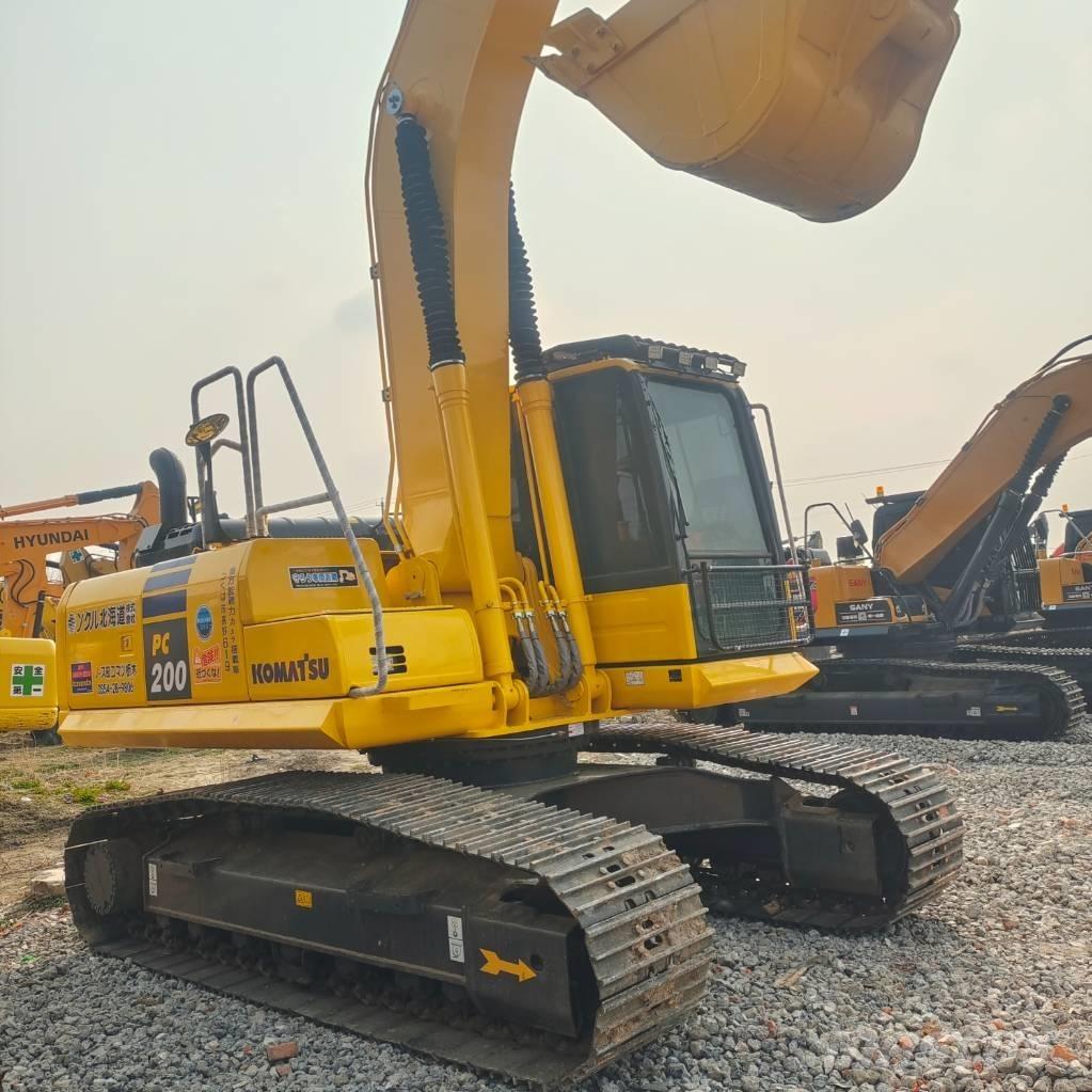 Komatsu PC200-8 Pásová rýpadla