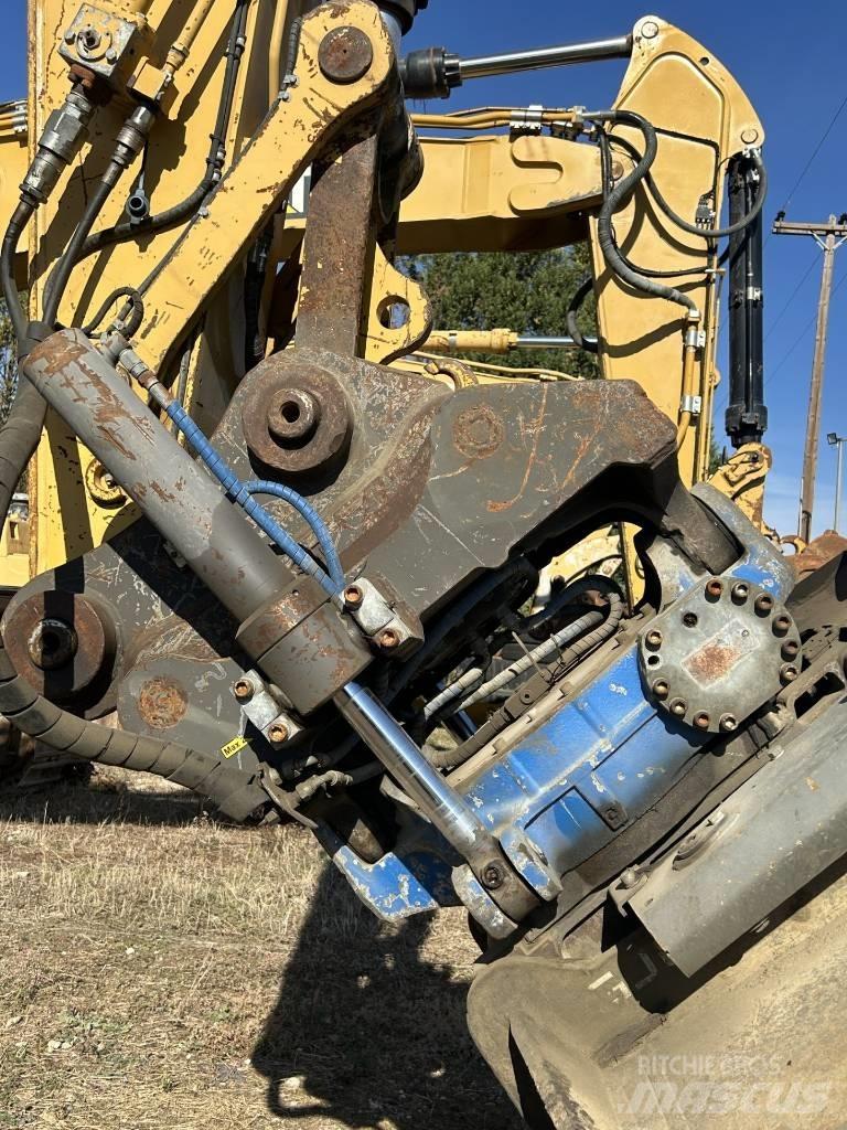 CAT 323 EL Pásová rýpadla