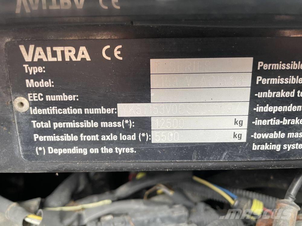 Valtra T 153 Traktory