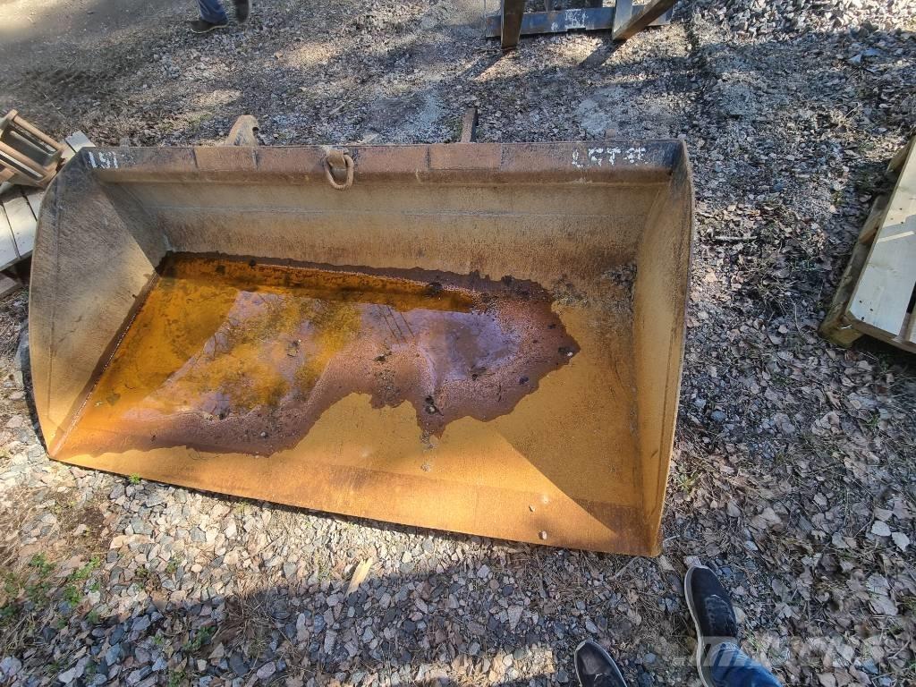 CAT 908M -2015 Kolové nakladače