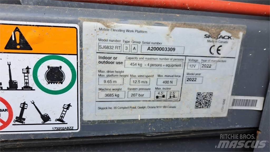SkyJack 6832RT Nůžková zvedací plošina