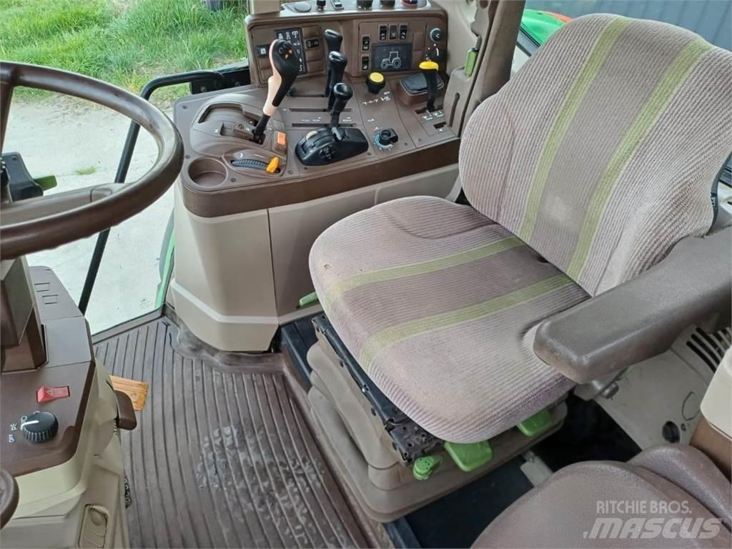 John Deere 6820 Traktory