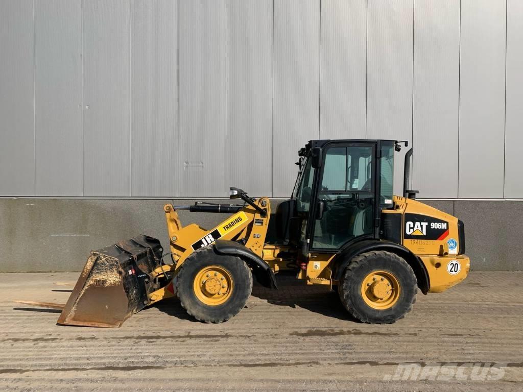 CAT 906 Kolové nakladače
