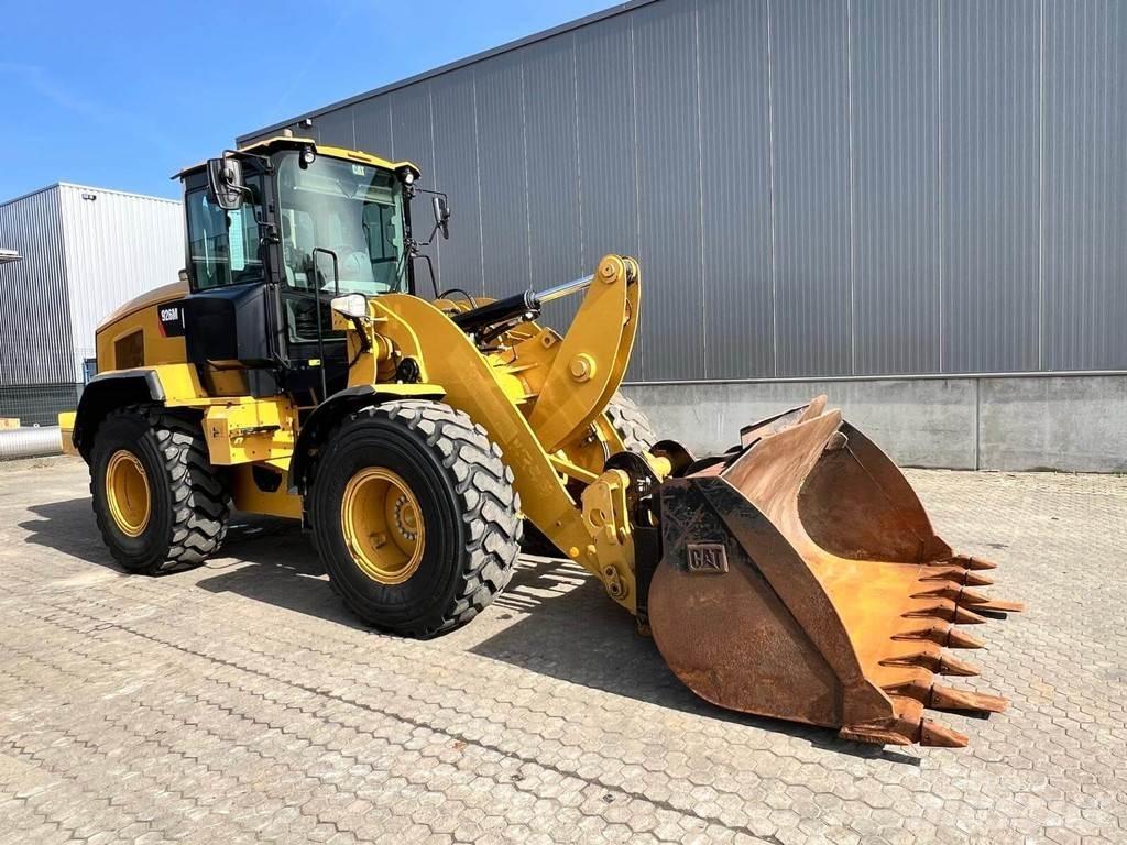 CAT 926M Kolové nakladače