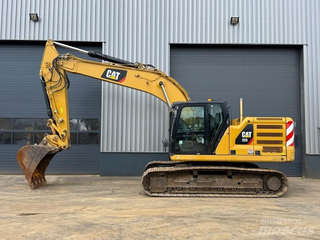 CAT 323 07A Speciální bagry