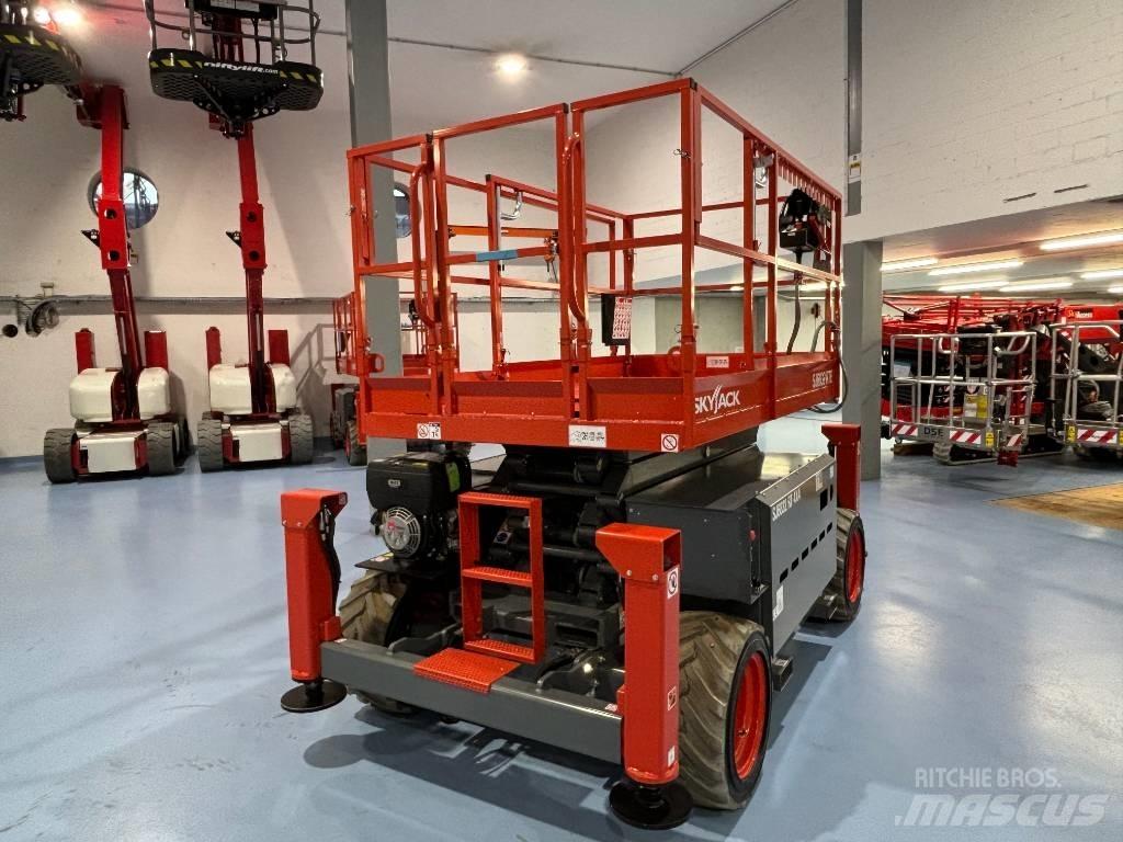 SkyJack SJ 6832 RTE Nůžková zvedací plošina