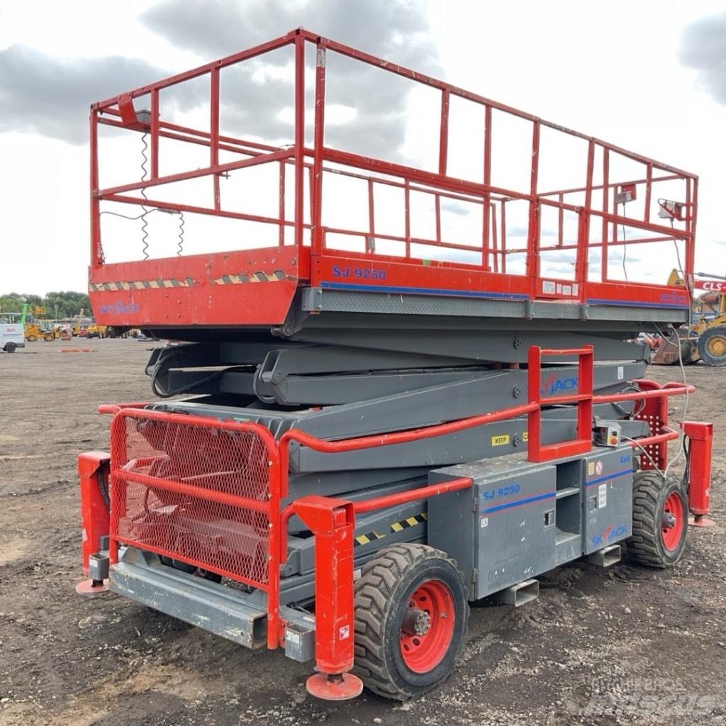 SkyJack SJ 9250 RT Nůžková zvedací plošina