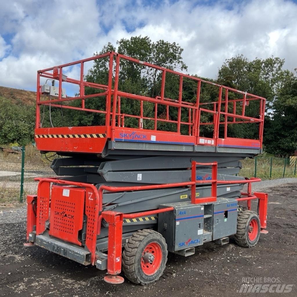 SkyJack SJ 9250 RT Nůžková zvedací plošina