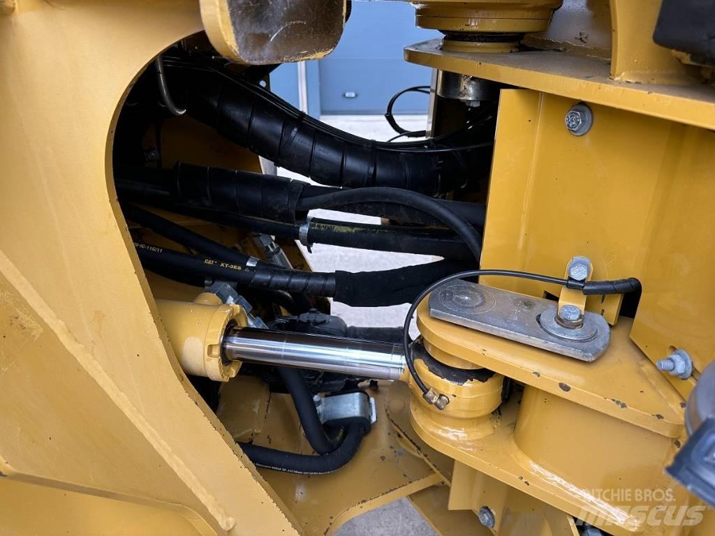 CAT 938 H Kolové nakladače