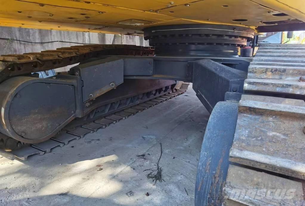 Komatsu PC 450 Pásová rýpadla