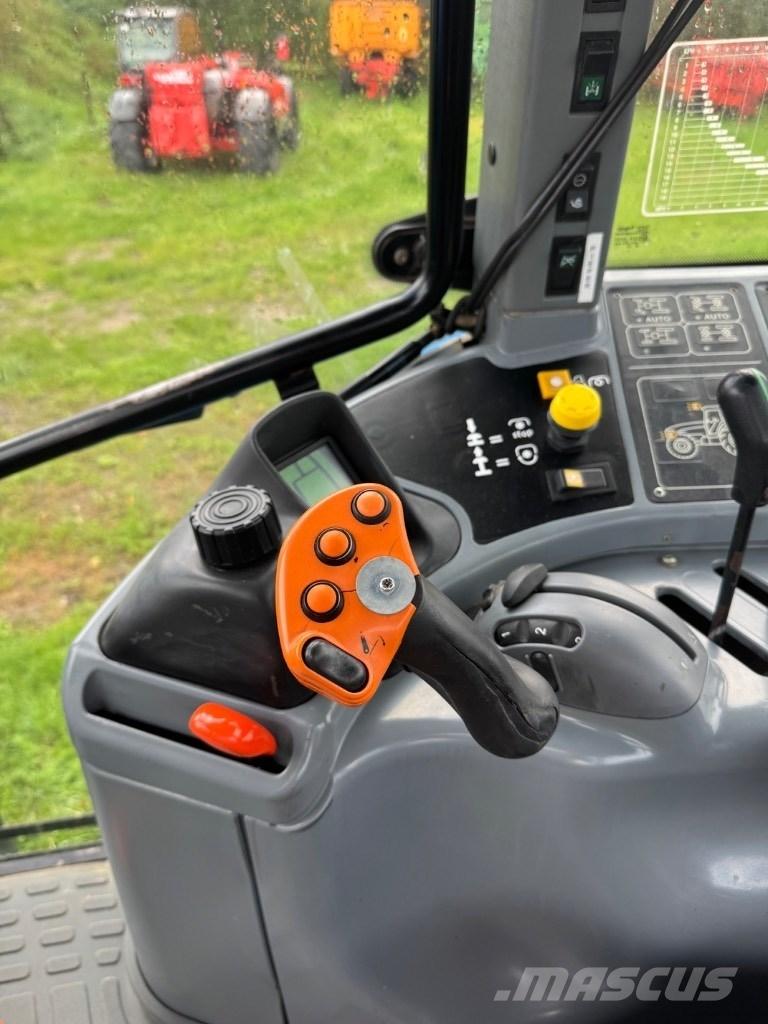 New Holland TM 175 Traktory