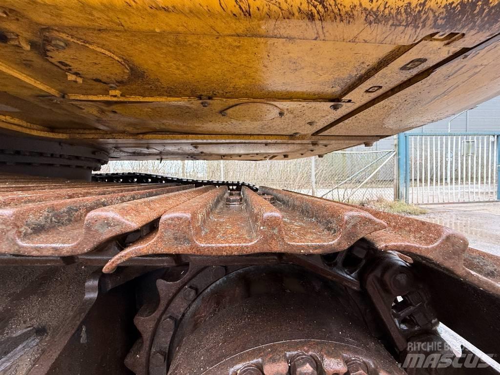 Komatsu HB 215 LC-2 Pásová rýpadla